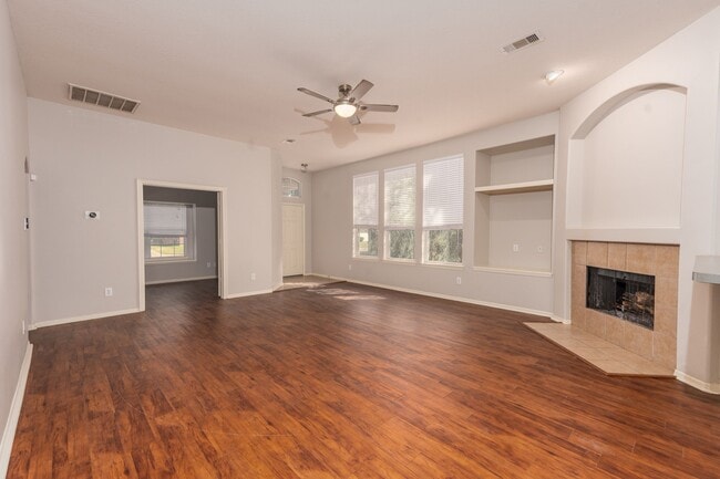 Photo - 32015 Sue Ln