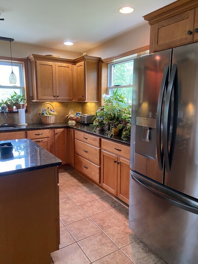 Photo - Beautiful 3 Bedroom / 2 Bathroom Home – Ma...