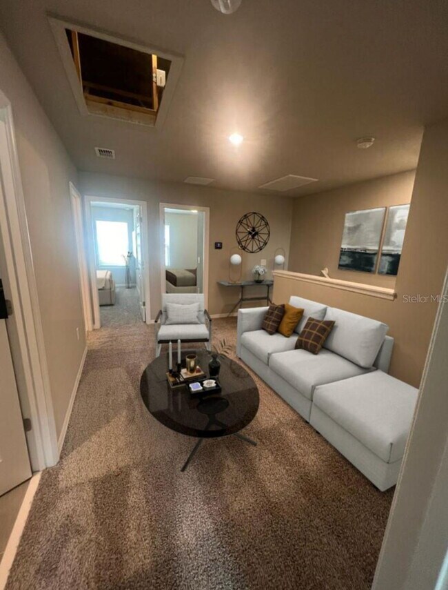 Photo - New 3 Bed, 2.5 Bath Townhouse in Davenport FL 33896 – Built 2023, Low HOA Unidad Union Square