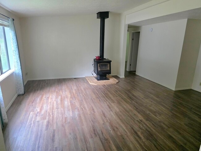 Photo - 20835 Valsetz Rd