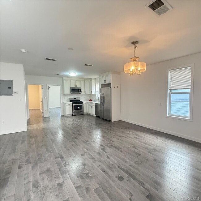 Photo - 76-19 85th Dr