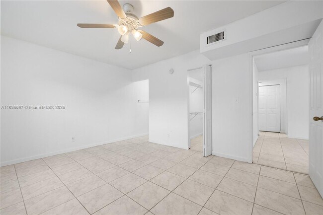 Building Photo - 2912 NW 55th Ave Unit 1C Rental