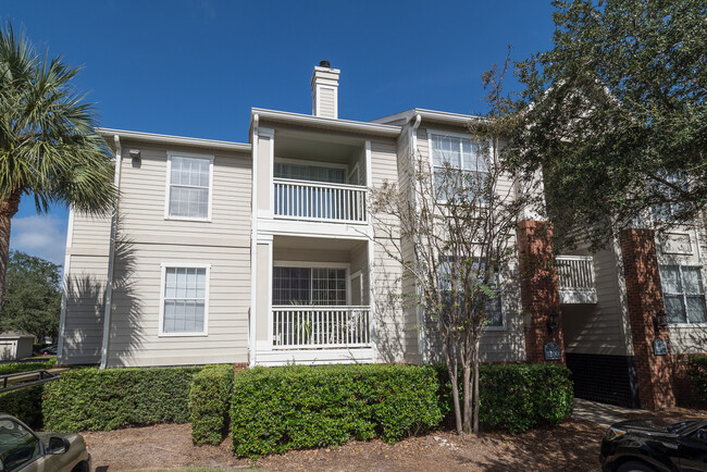Building Photo - 1600 Long Grove Dr Unit 1221 Rental