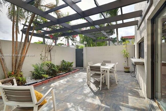 Photo - 4732 SW 67th Ave