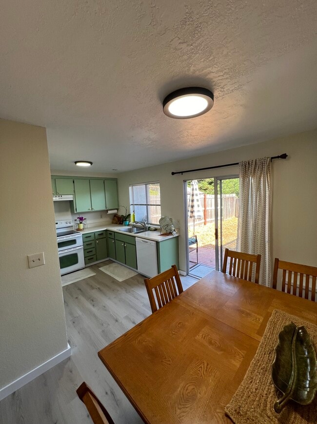 Building Photo - 405 Sailfish Dr Rental