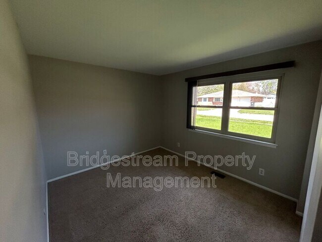 Photo - 1912 High Knoll Dr