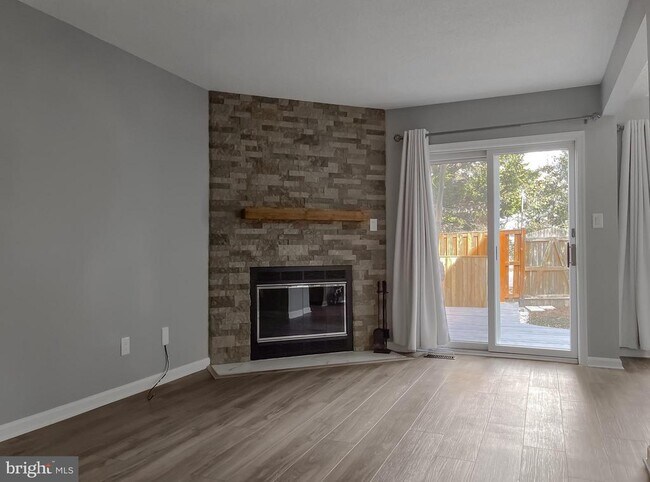 Photo - 45632 Longfields Village Dr