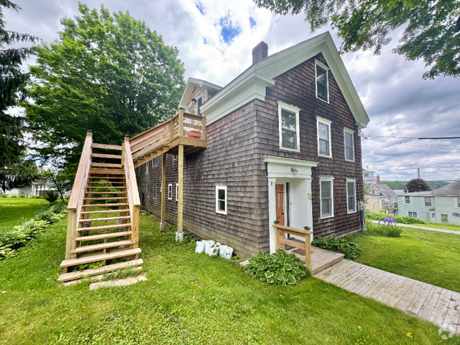 Building Photo - 13 Mc Donald St Unit Attic Rental