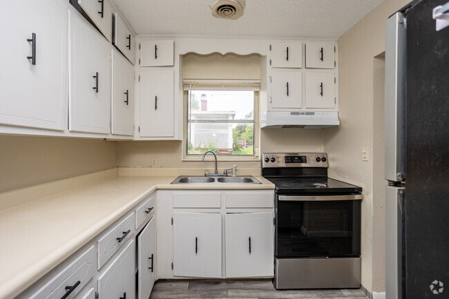 1BR, 1BA - 750SF - Kitchen