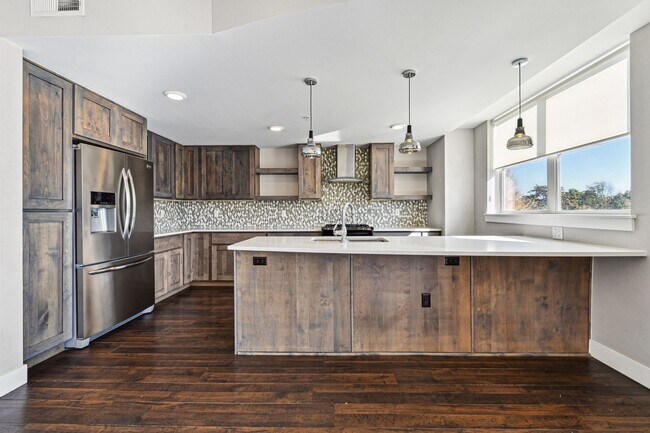 Photo - Spacious Luxury Living in City Park! 3Bd/2.5Ba Unit 401