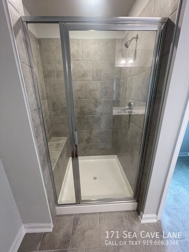 Charming 4 Bedroom with Loft. House Rental in Raleigh, NC