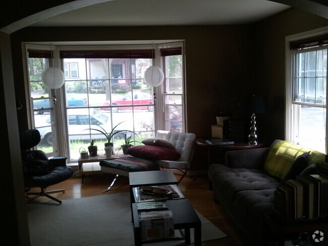 Building Photo - 940 Jenifer St Unit 1 Rental
