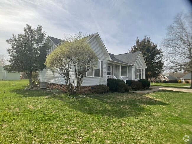 Building Photo - Gorgeous, Fully Renovated, 1 Level Living! Rental