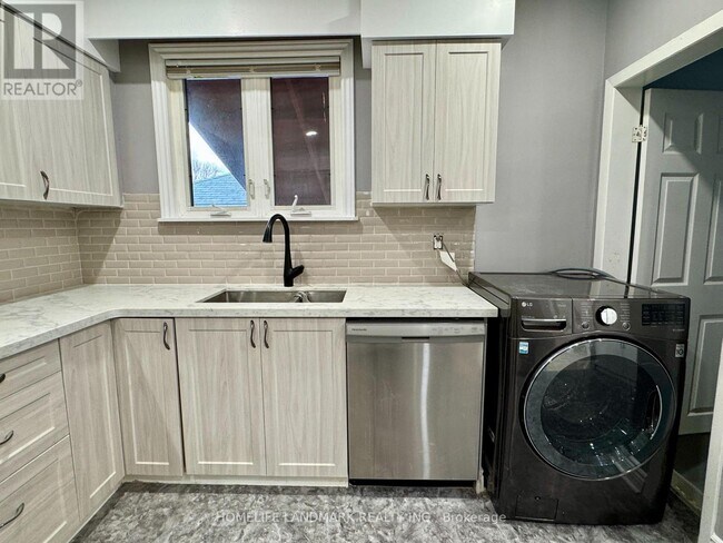 Photo - 1316 Simcoe St S