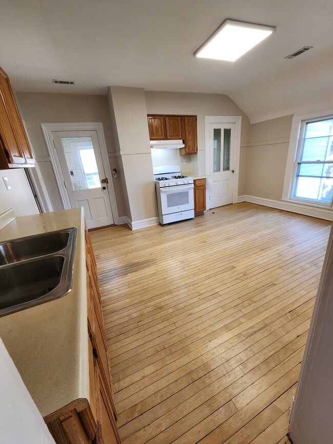 Kitchen - 5050 N Long Ave Unidad 2- Second floor