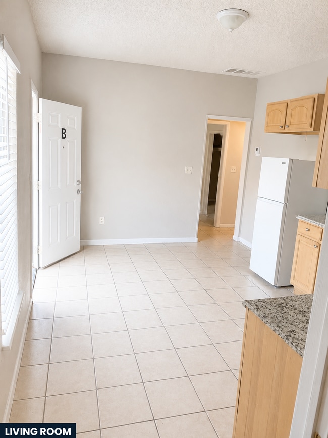 Kitchen - 1305 E San Antonio Ave Unit 1305 E San Antonio B