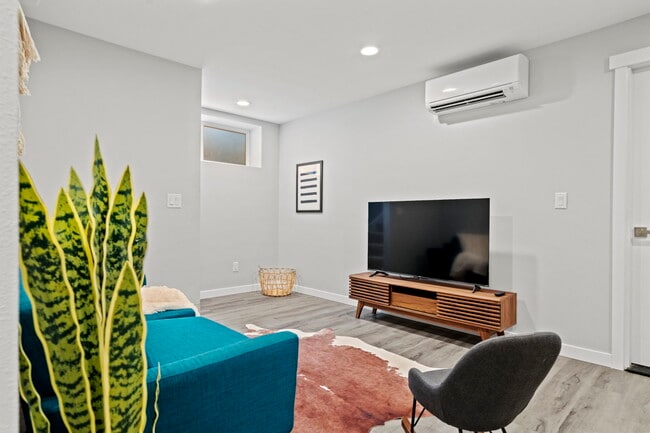 Photo - 813 N 2nd St