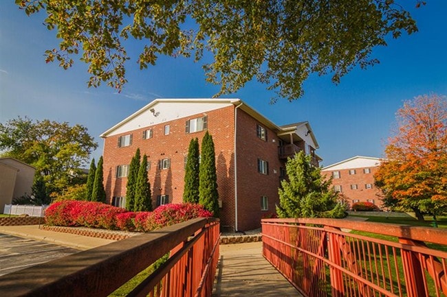 Creek Club Apartments