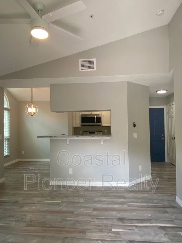 Photo - 8642 Mallard Reserve Dr Unidad #201