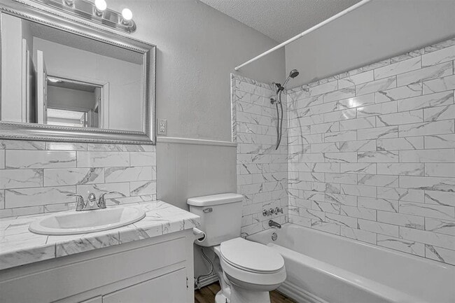 Photo - 5716 NW Glenn Ave