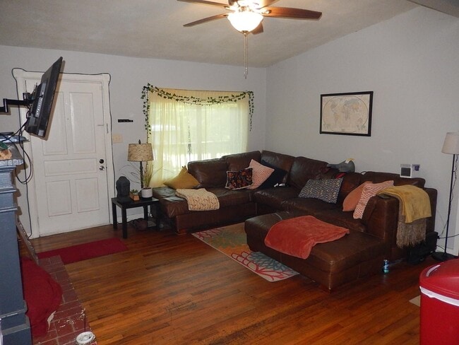 Photo - 1663 Sharkey St