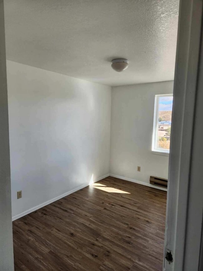 Photo - 847 Moccasin Ln