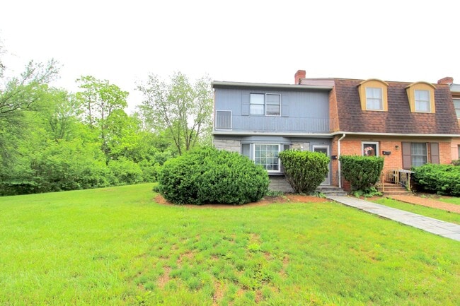 2-Bedroom Townhome for Rent – Right across... - 2-Bedroom Townhome for Rent – Right across...