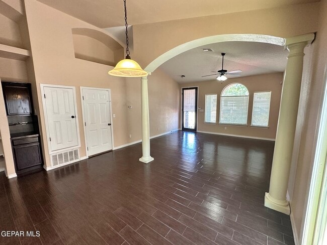 Photo - 13514 Everingham St