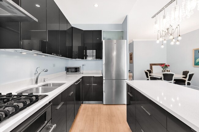 Photo - 327 W 83rd St