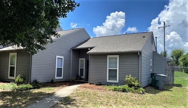Building Photo - Pineville- Ranch townhome- Remolded 2 bed,...