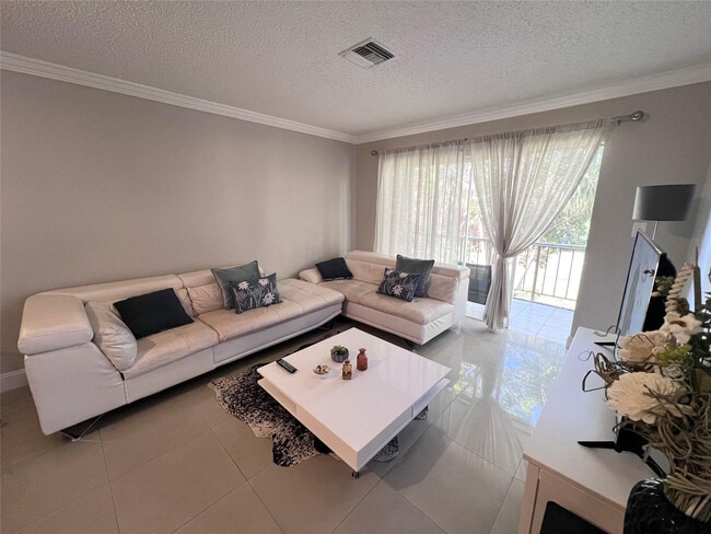 Photo - 1001 NW 45th St Unidad 6