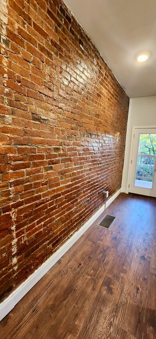 Photo - 39 E Clifton Ave