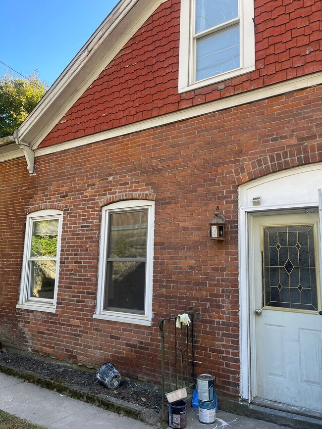 Photo - 977 Riverside Dr Unit B