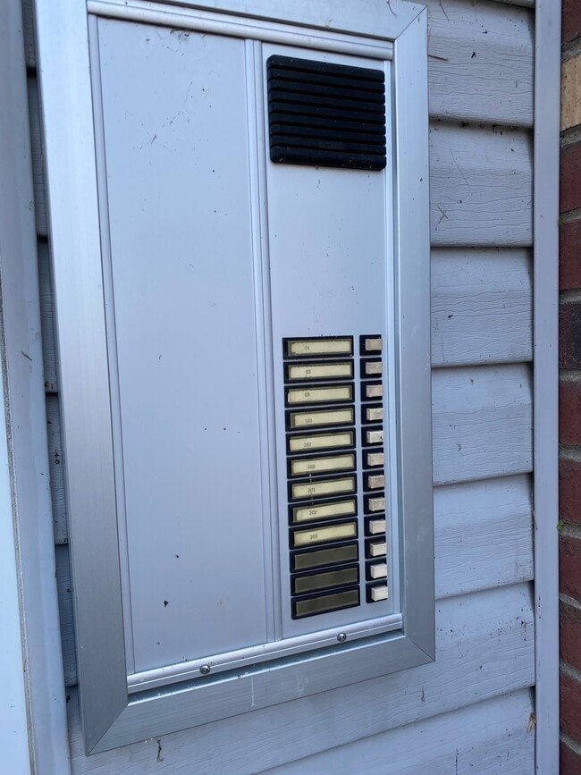 Photo - 300 Grosvenor Ln Unit 201