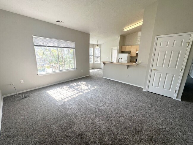 Building Photo - Avenger Lane Unit 202 Rental