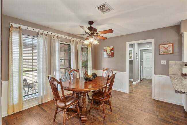 Photo - 5003 Mockingbird Ln