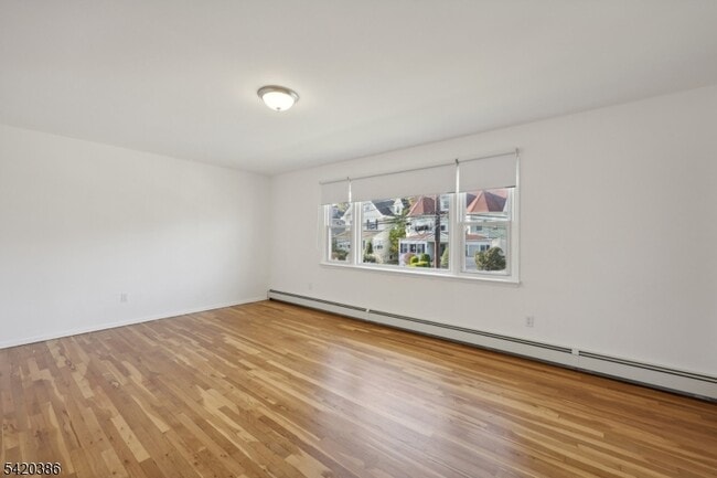 Photo - 33 N Willow St