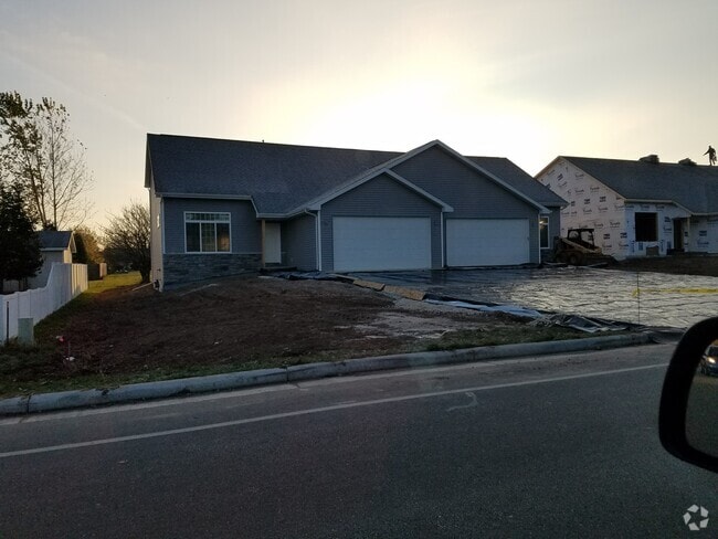 Building Photo - 1343 Moon Ridge Ct Rental