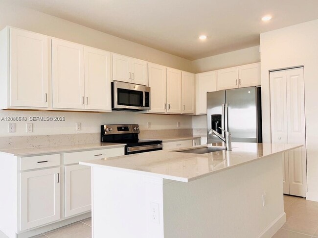 Photo - 204 SE Woodbark St