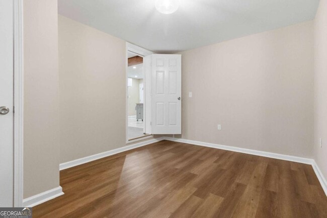 Building Photo - 2953 Meadowview Dr SE