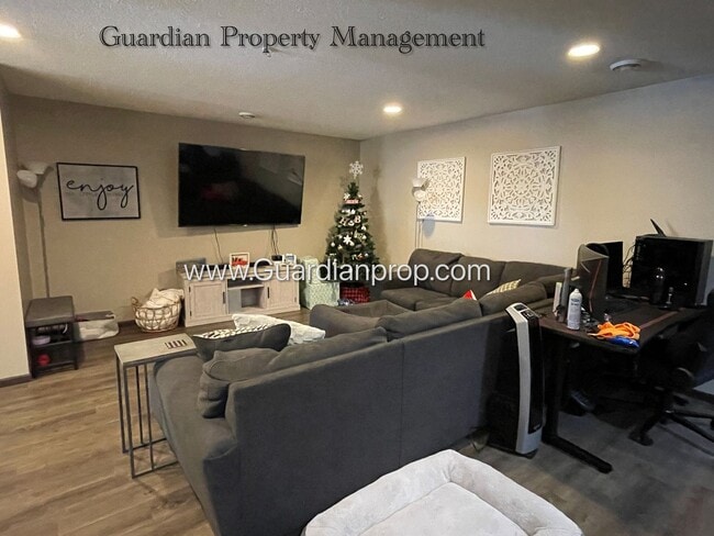 Photo - Lakeville 2 Bedroom Town Home, 2 Car Garage, 2.5 Baths, Dishwasher, Central Air