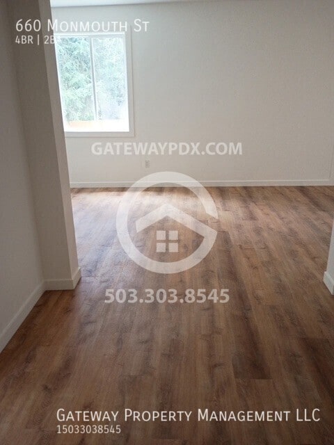 Photo - 660 Monmouth St