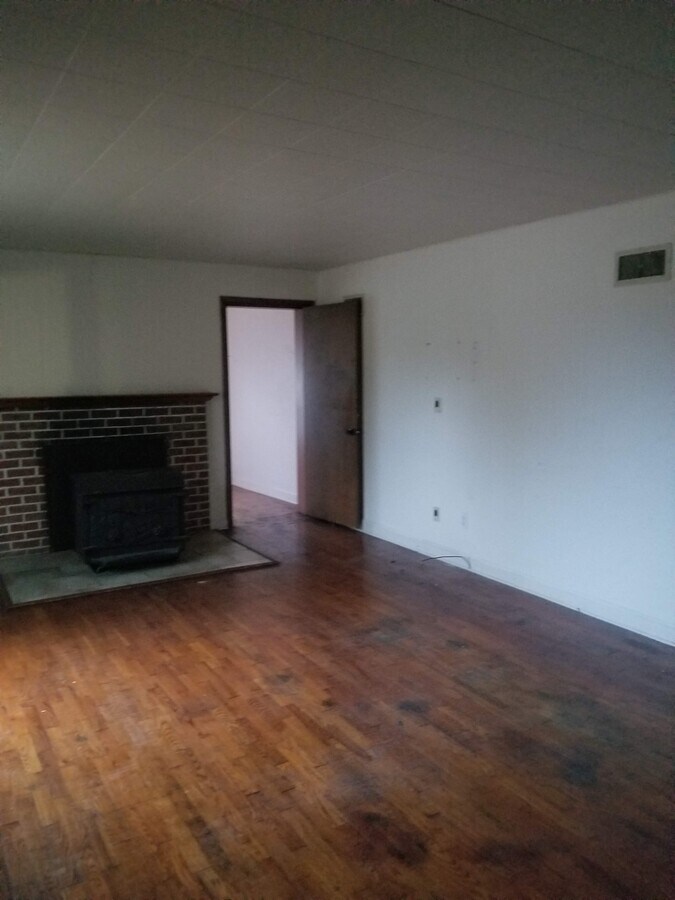 Photo - 1321 N Main St House
