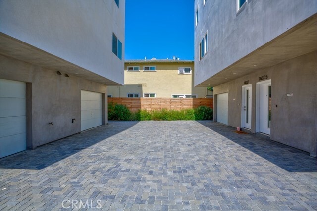 Photo - 1/2-11632 Burbank Blvd