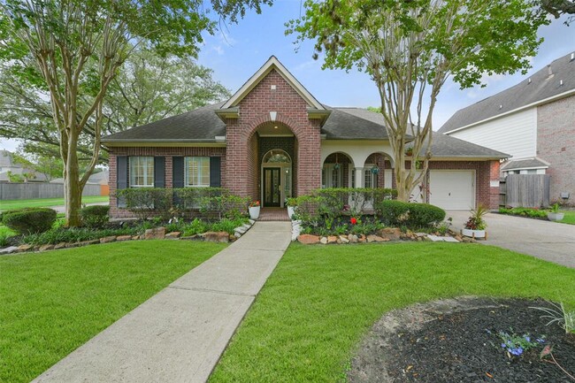 Photo - 1008 Elm Pointe Casa