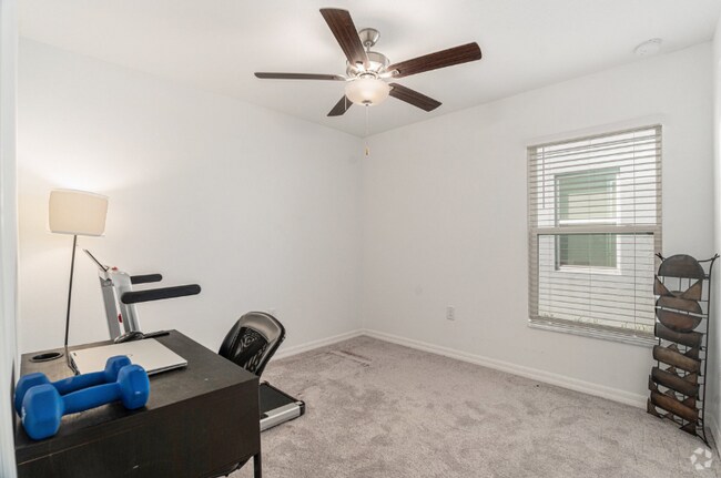 Building Photo - 1700 Red Loop Rental