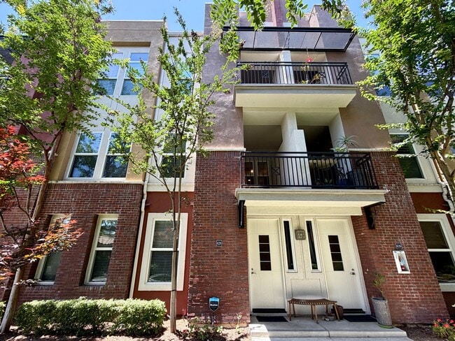 Building Photo - Claremont Village Condo at Village Walk