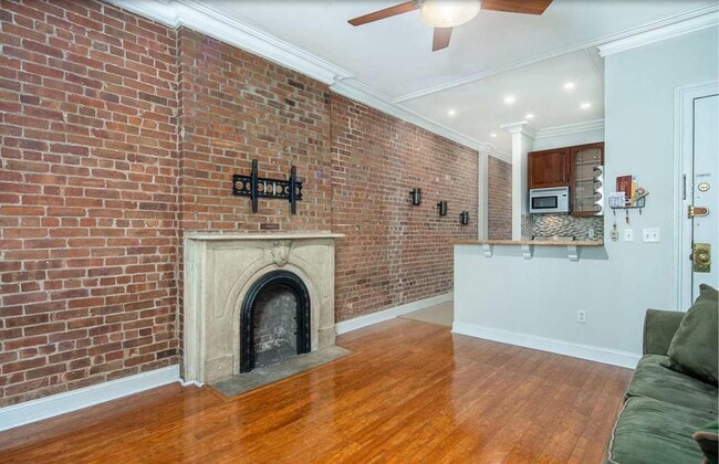 Building Photo - 924 Garden St Unit 2R