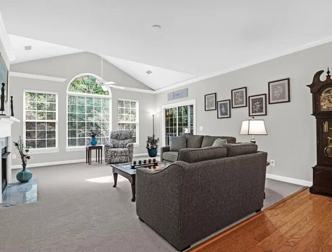 Photo - 1328 Kingsford Ln