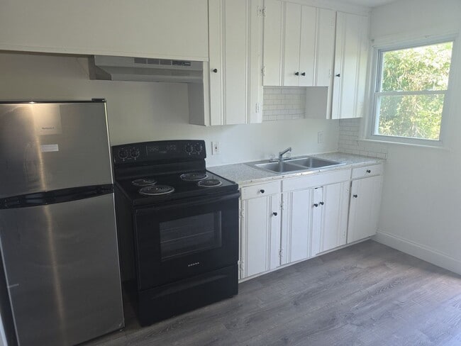 Photo - 1 Bedroom Available now! Unidad #3